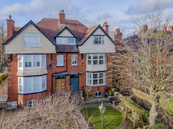 6 bed property, in Spencer Avenue, £550,000