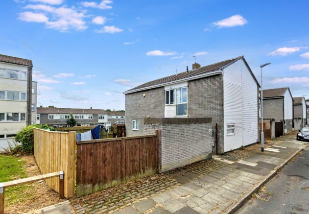 3 bed property, in Welland Close, £64,000