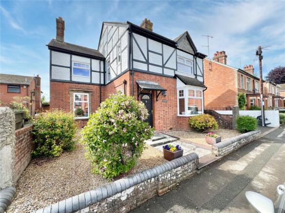 4 bed property, in Fairfield Road, £450,000