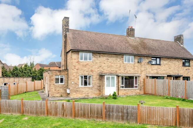 3 bed property, in Wood Road, £250,000