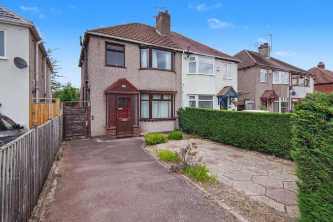 3 bed property, in Upper Eastern Green Lane, £260,000