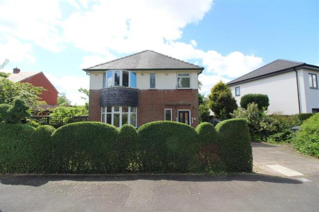 3 bed property, in 4 Green Drive, £175,000