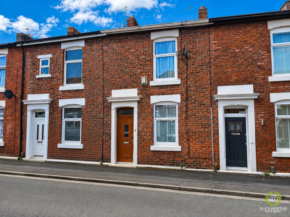 2 bed property, in Sutton Street, £120,000