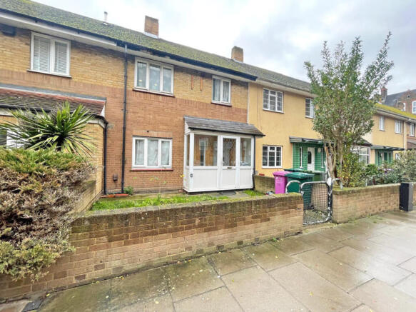 3 bed property, in Aston Street, £700,000