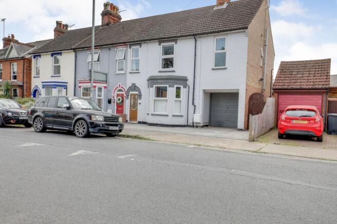 4 bed property, in Rushmere Road, £325,000
