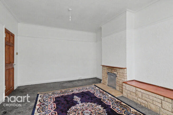 3 bed property, in Midhurst Avenue, £400,000