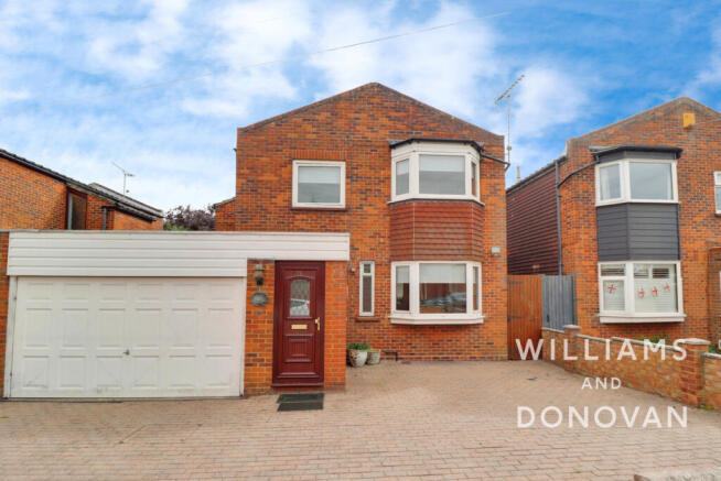 4 bed property, in Mayflower Close, £525,000