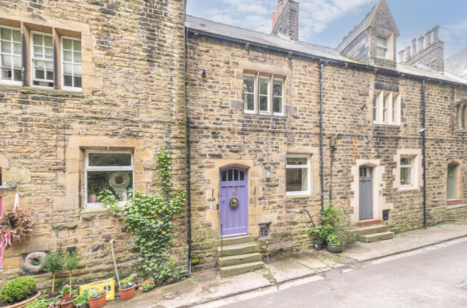 3 bed property, in Bank Buildings, £220,000
