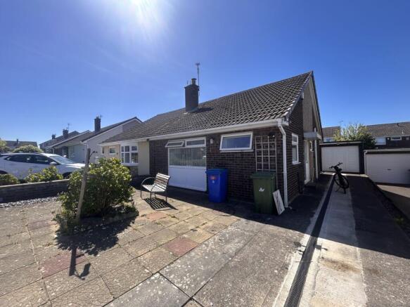 2 bed property, in Albatross Way, £160,000