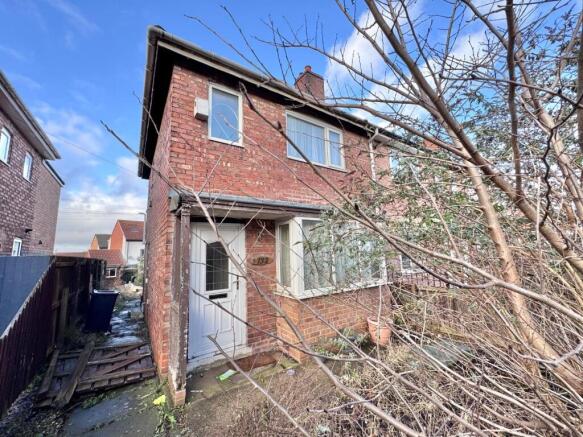 2 bed property, in Hundens Lane, £65,000