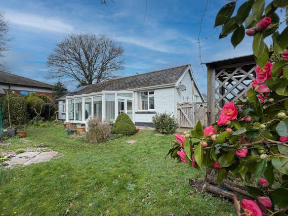 3 bed property, in Leaze Road, £250,000