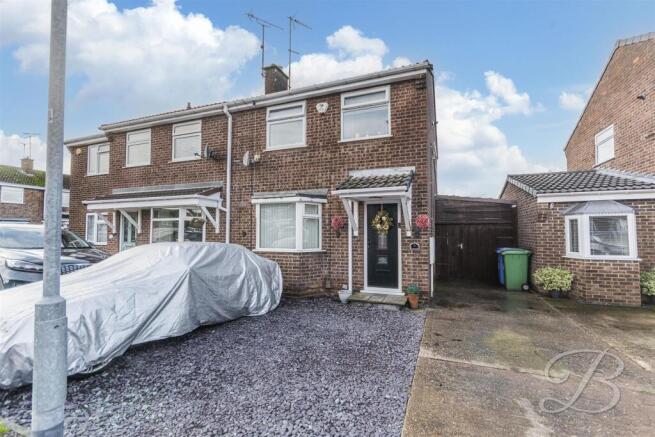 3 bed property, in Haycroft Close, £190,000