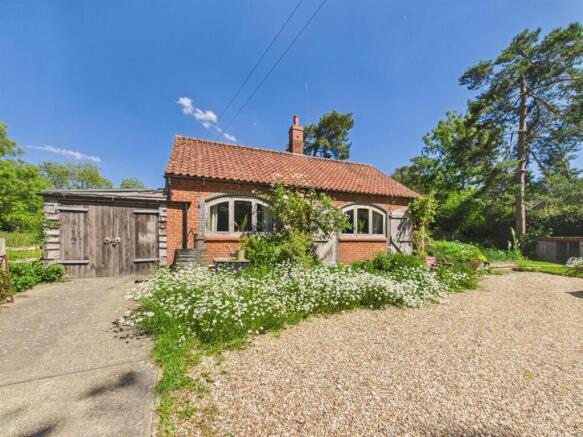 3 bed property, in Thackers Lane, £315,000