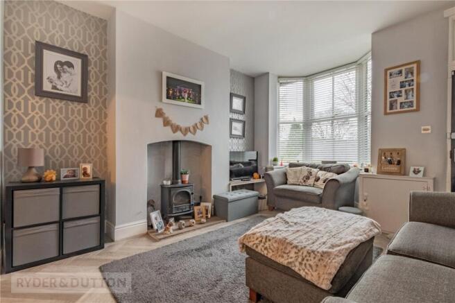 3 bed property, in Mossley Road, £300,000