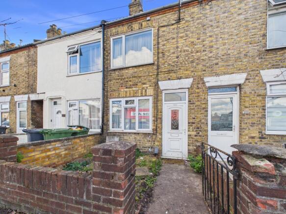 2 bed property, in Lincoln Road, £160,000