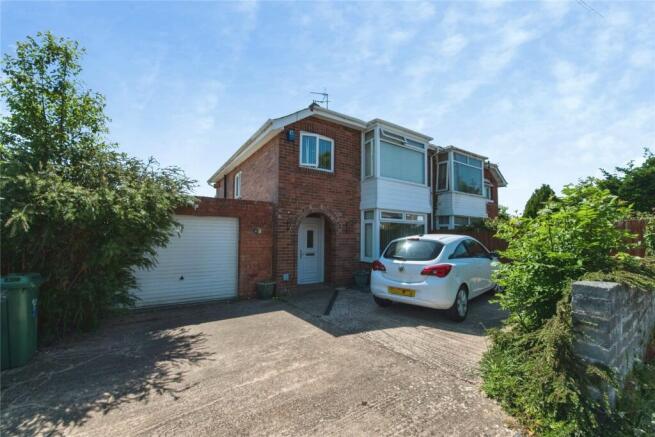 3 bed property, in Newman Road, £225,000
