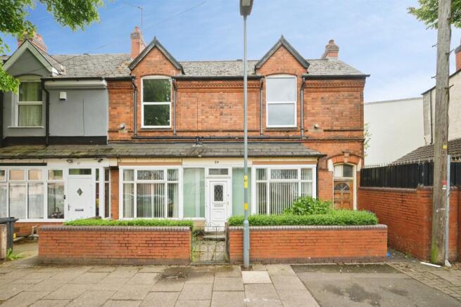 3 bed property, in Hutton Road, £190,000