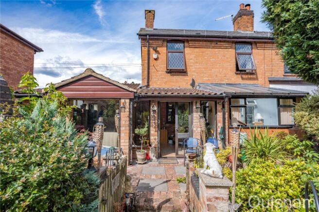 2 bed property, in Holly Road, £160,000