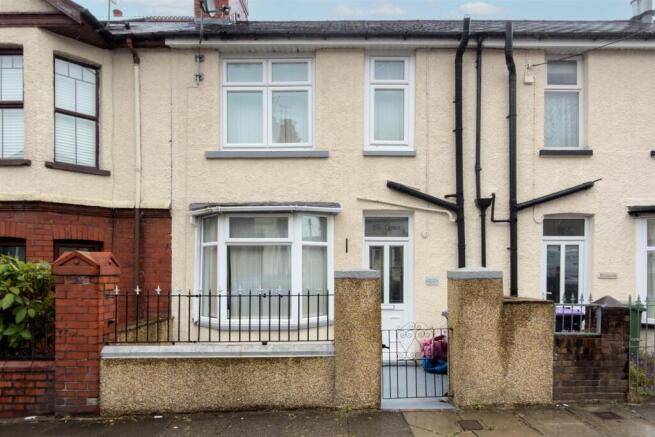 3 bed property, in King Street, £180,000