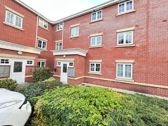 2 bed property, in Bamber Bridge, £115,000