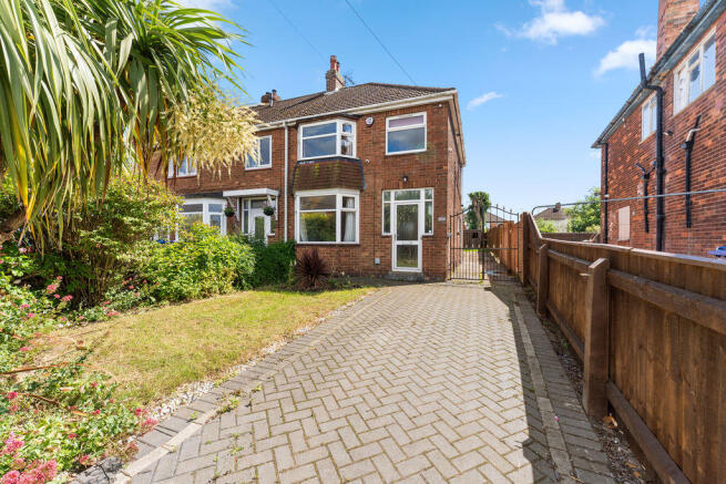 3 bed property, in Brocklesby Road, £140,000