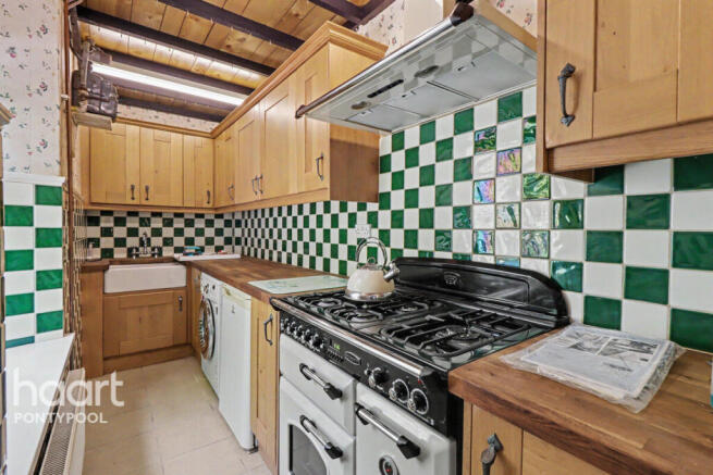 3 bed property, in Waterloo Road, £135,000