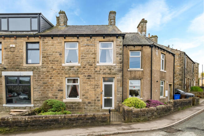 3 bed property, in Main Street, £299,950