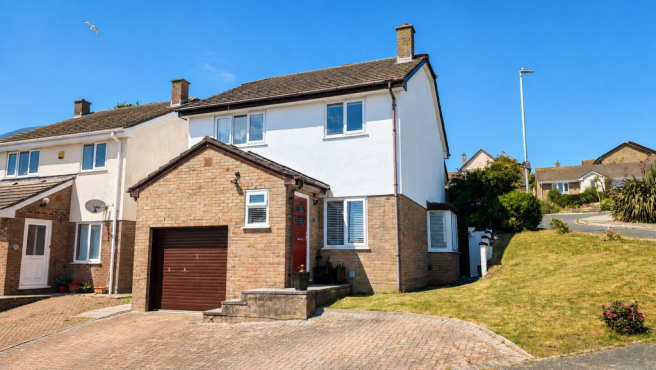 3 bed property, in Parc Godrevy, £425,000