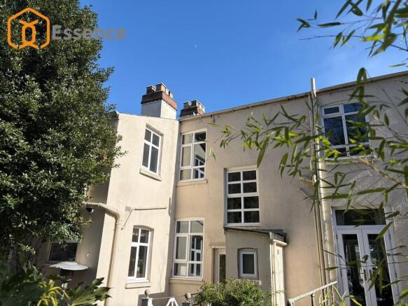 5 bed property, in Bristol Road, £650,000