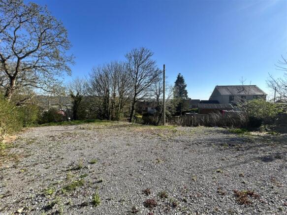 Studio, in Hen Heol Y Banc, £90,000