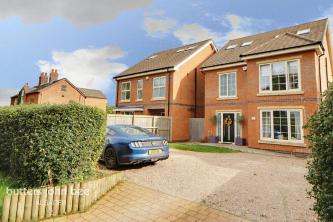 4 bed property, in Chells Hill, £500,000