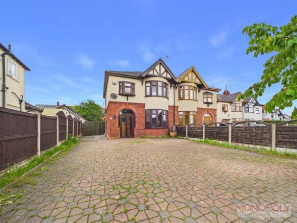 3 bed property, in Wrexham Road, £250,000