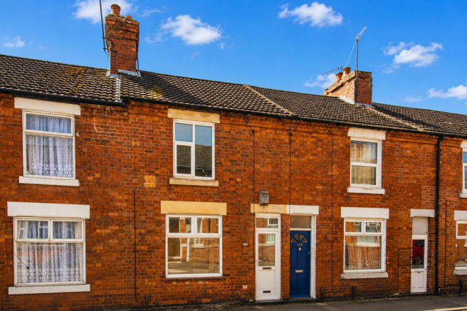 3 bed property, in Wood Street, £140,000