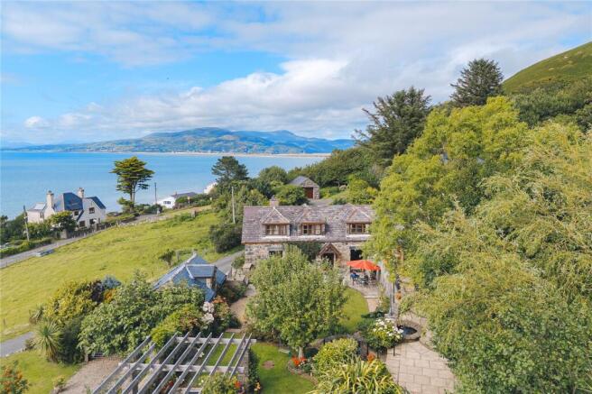 3 bed property, in Llwyngwril, £595,000