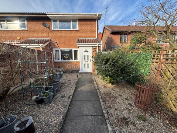 2 bed property, in Picton Close, £240,000