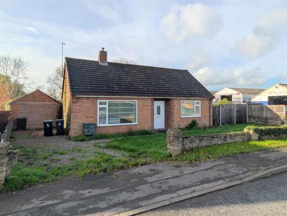 2 bed property, in Rectory Road, £270,000