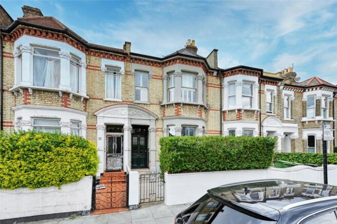 5 bed property, in Bloemfontein Road, £1,395,000