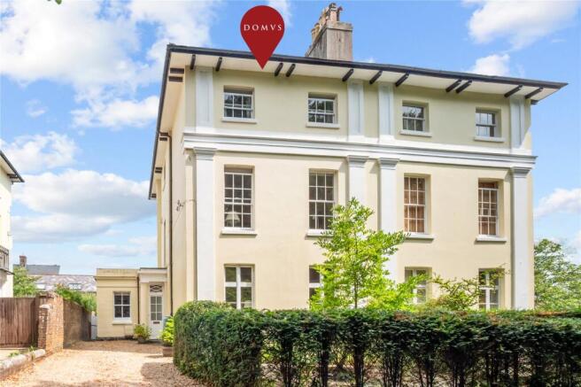 6 bed property, in Dorchester, £850,000