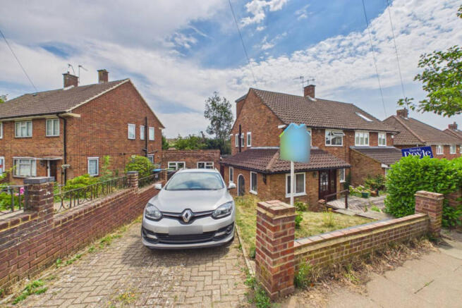 4 bed property, in Fairway, £525,000
