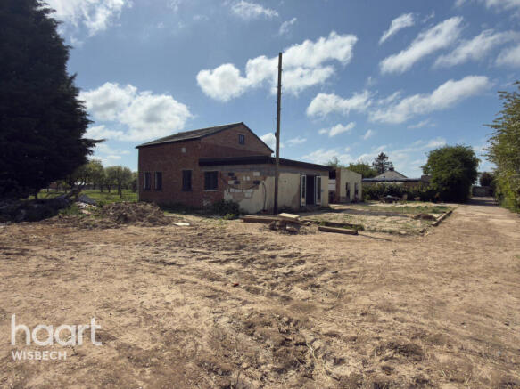 3 bed property, in Mays Lane, £420,000