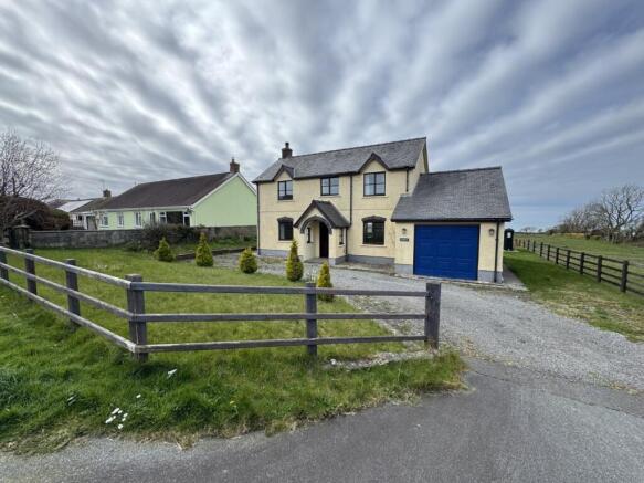 3 bed property, in Rhiwgoch, £390,000