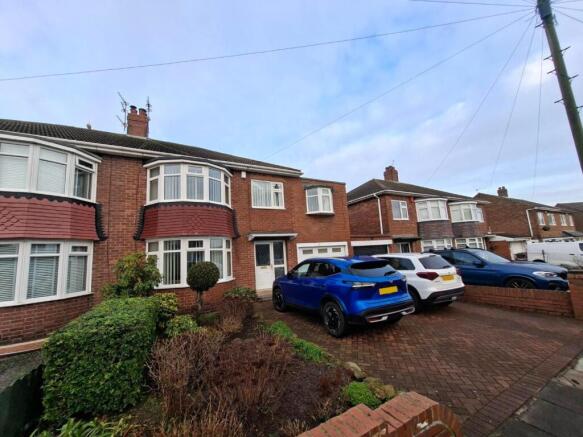 4 bed property, in Cornhill Crescent, £295,000
