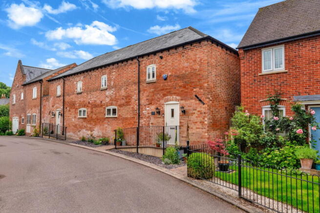 3 bed property, in Auster Crescent, £395,000