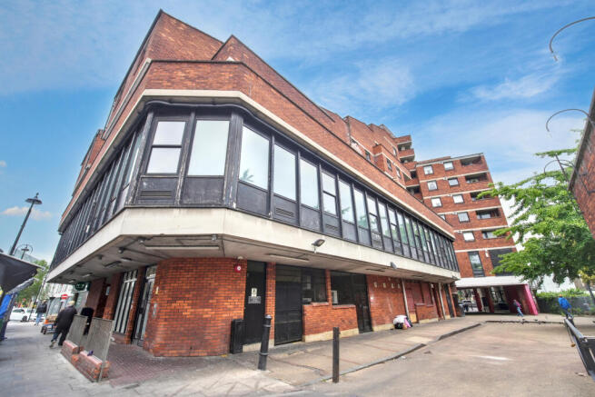 1 bed property, in Vauxhall Bridge Road, £225,000