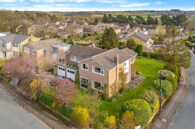 5 bed property, in Firs Crescent, £800,000