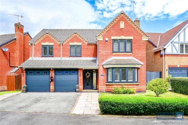 5 bed property, in Wedgewood Gardens, £600,000