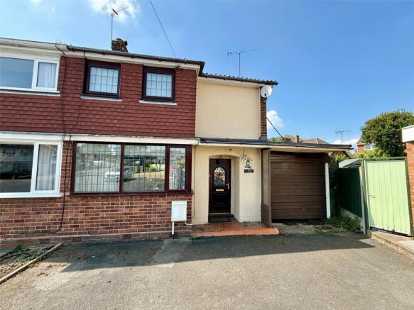 3 bed property, in Bala Close, £220,000
