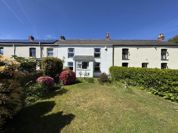2 bed property, in Old Carnon Hill, £350,000