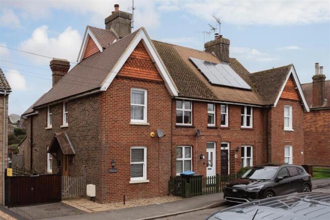 2 bed property, in Trindles Road, £450,000
