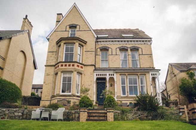8 bed property, in St. Davids Road, £749,950